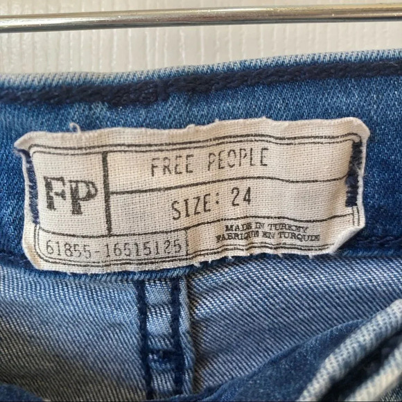 FREE PEOPLE Distressed Skinny Jeans Size 24 Waist - Picture 4 of 6